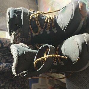 Like new 🎉 Thermolite eco made snow boots